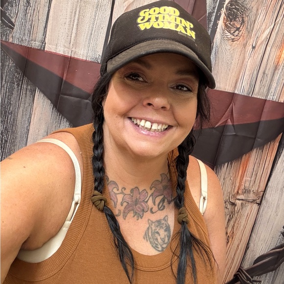 Meet your Posher, Twila - Picture 4 of 8